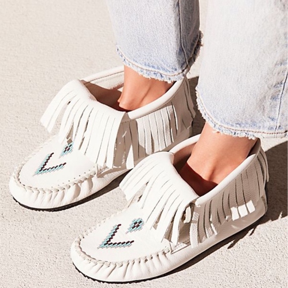 manitobah paddle moccasin